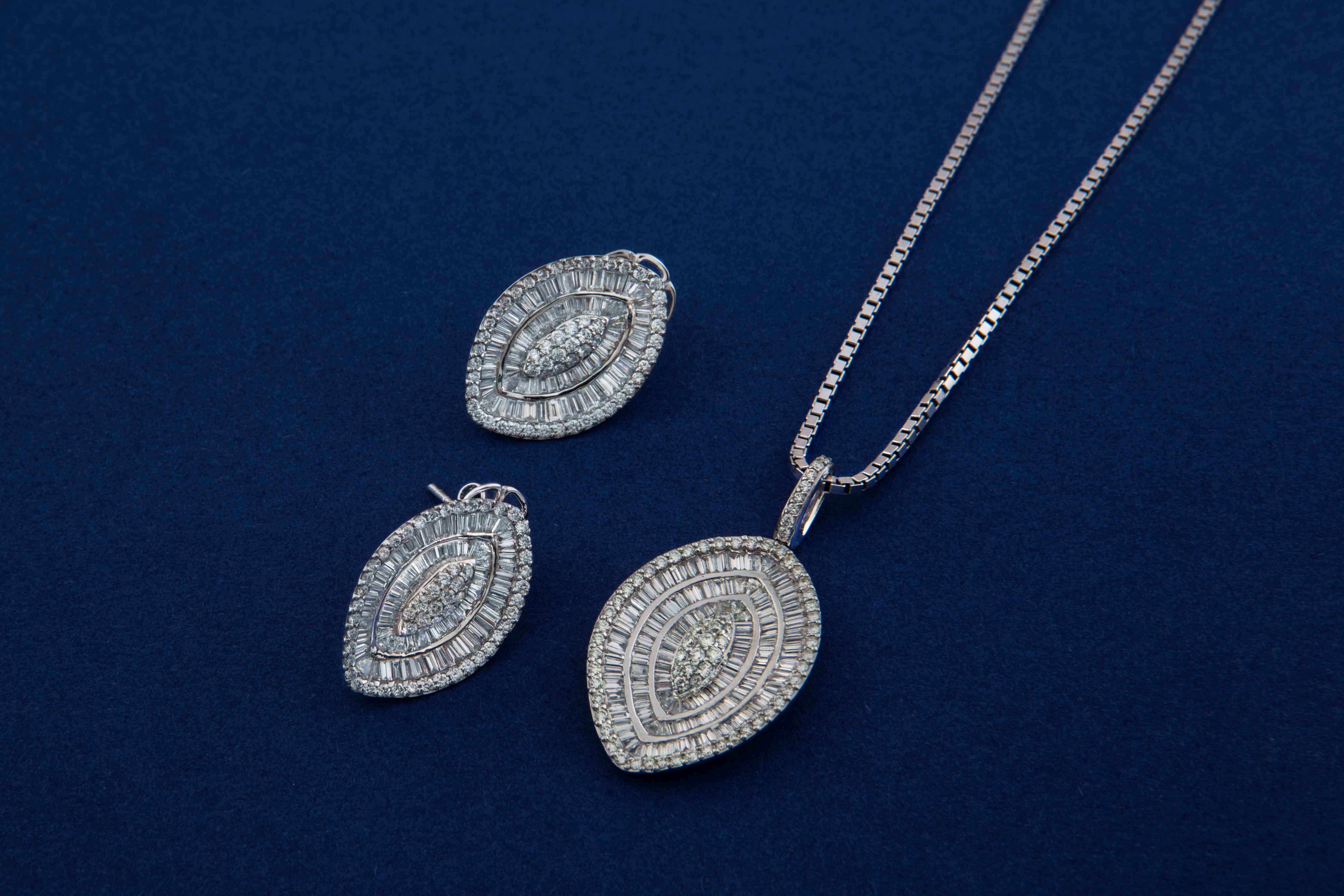 small diamond pendant set - Ghanasingh Fine Jewels